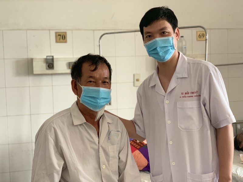 phau thuat thanh cong benh nhan bi kim loai dam vao cot song co hinh 4