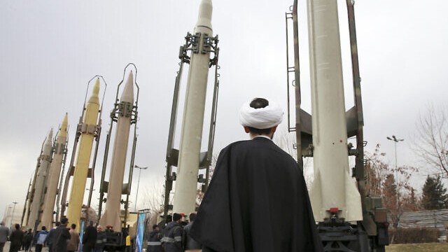 my mo rong trung phat iran, nham vao nganh kim loai san xuat vu khi hinh 1