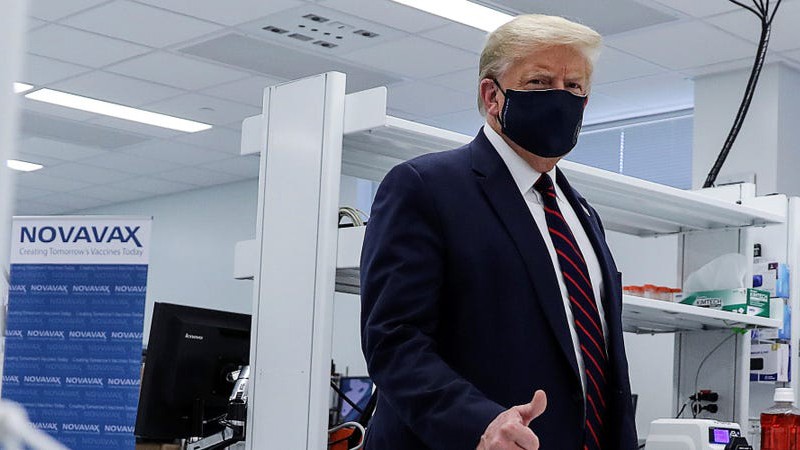vaccine covid-19: dieu bat ngo thang 10 giup ong trump xoay chuyen tinh the? hinh 1