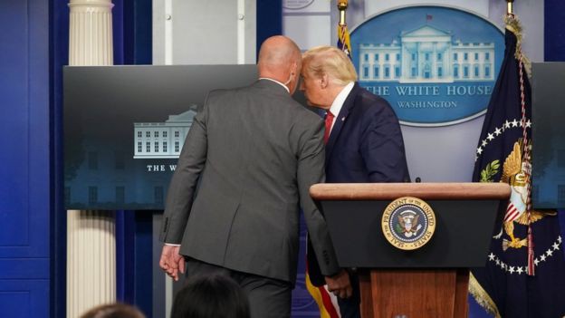 ai no sung ben ngoai nha trang khien ong trump phai so tan? hinh 1