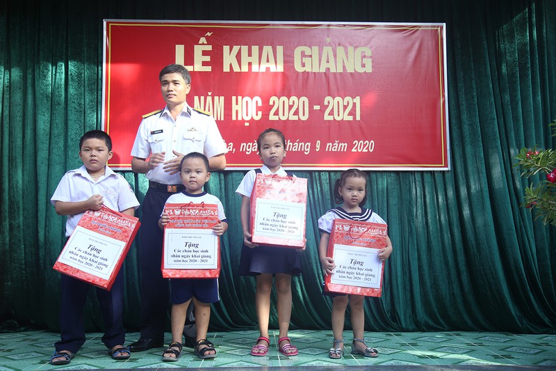 khai giang nam hoc moi o dao truong sa hinh 1
