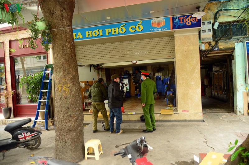 ngay thu 5 gian cach xa hoi - nhieu nguoi ra duong bat chap lenh cam hinh 2