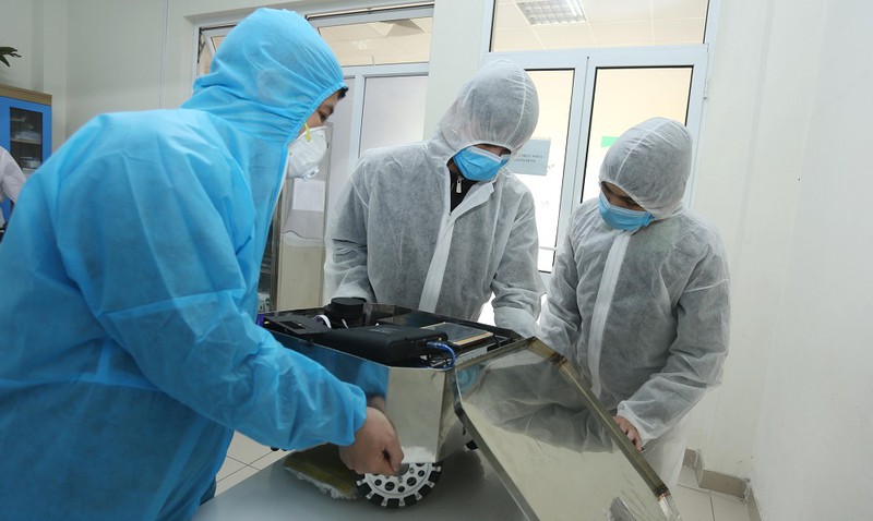 che tao thanh cong robot lau san khu khuan phong benh hinh 1
