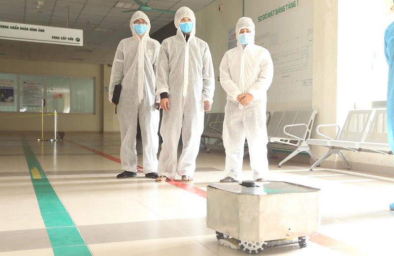 che tao thanh cong robot lau san khu khuan phong benh hinh 2