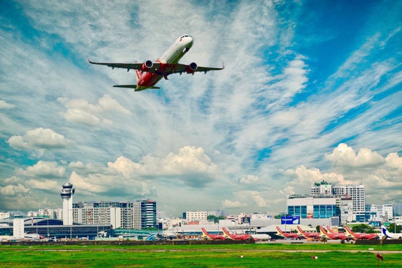 tro lai voi bau troi, vietjet uu dai ve may bay chi tu 9.000 dong hinh 1