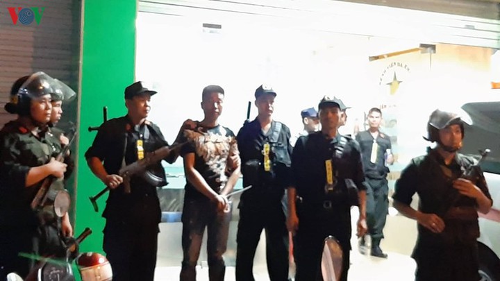 77,51% dai bieu ung ho cam kinh doanh dich vu doi no hinh 1