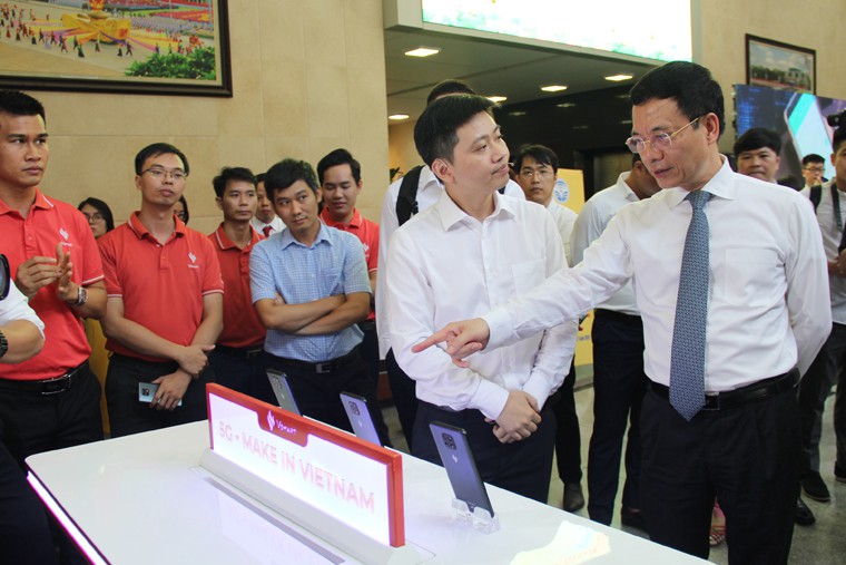 moi nguoi dan viet nam se co mot smartphone hinh 2