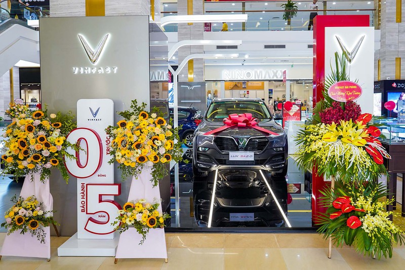 vinfast lap ky luc khai truong 27 showroom trong mot ngay hinh 4