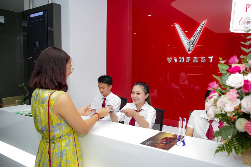 vinfast lap ky luc khai truong 27 showroom trong mot ngay hinh 6