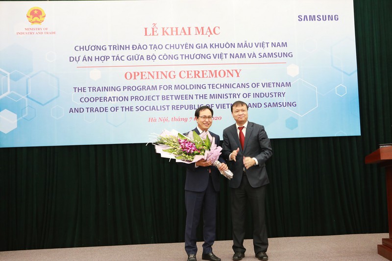 samsung ho tro dao tao 200 ky thuat vien linh vuc khuon mau tai viet nam hinh 1