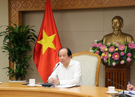 ngoi mot cho nop thue truoc ba, dang ky xe truc tuyen tu 15/8 hinh 1