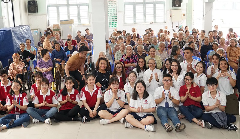 nhg don nam thu 21: hanh phuc vi duoc phung su trong yeu thuong hinh 2