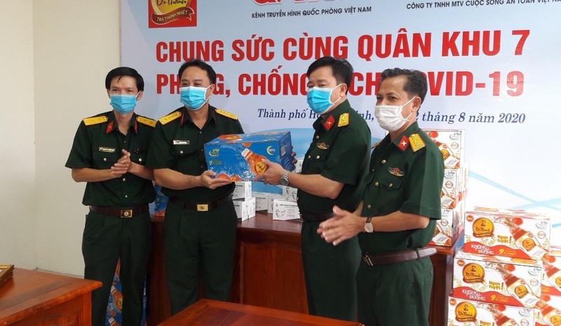 tiep suc dong bao, chien si tai quan khu 5 va quan khu 7 hinh 2