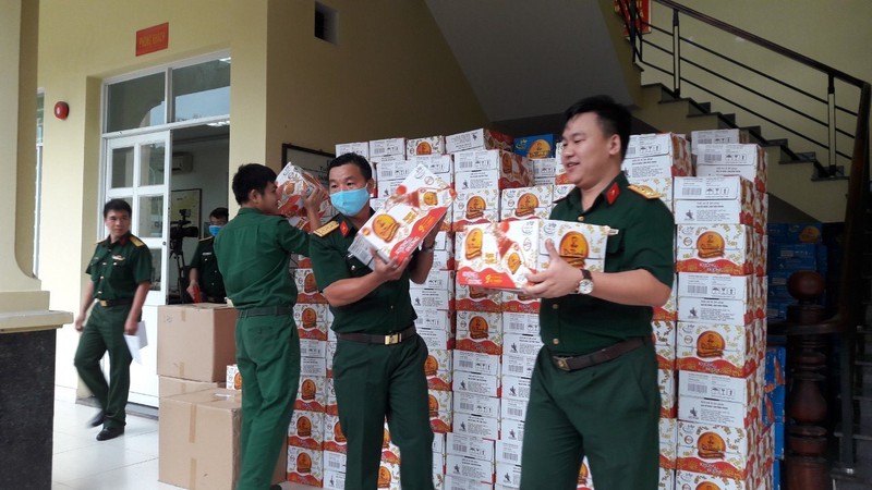 tiep suc dong bao, chien si tai quan khu 5 va quan khu 7 hinh 3