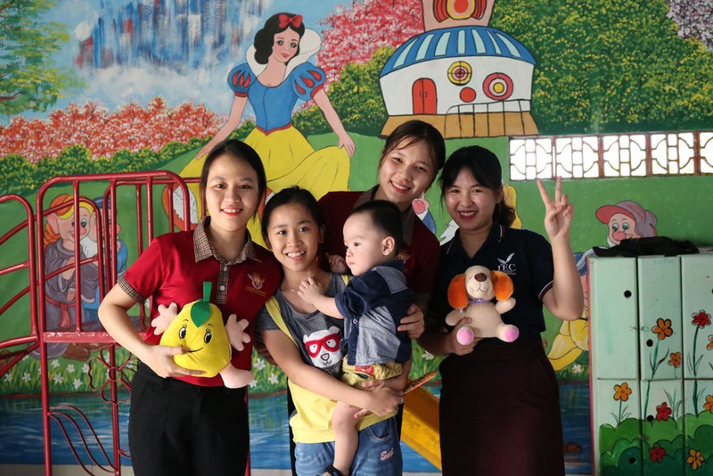hoc sinh, sinh vien nhg mang xuan den tre mo coi va cu gia neo don hinh 2