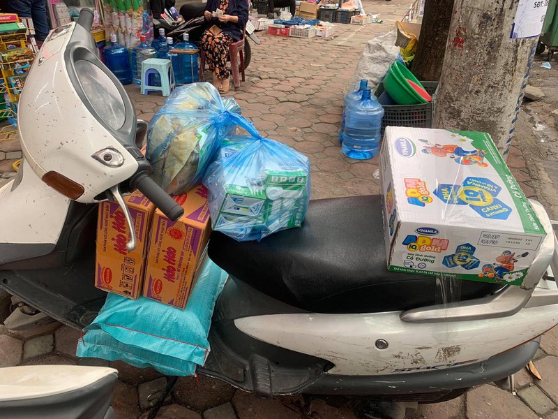 nguoi dan ha noi un un di mua sam tich tru gay khan hiem ao hang hoa hinh 10