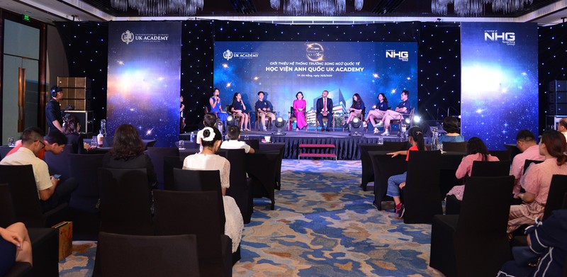 tro chuyen cung hoc sinh tai nang cua uk academy hinh 1