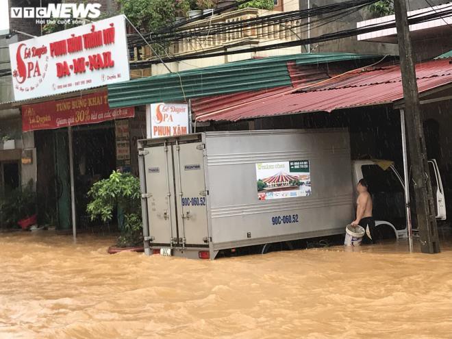 ha giang chim trong bien nuoc, canh sat ngam minh chuyen do giup dan hinh 5