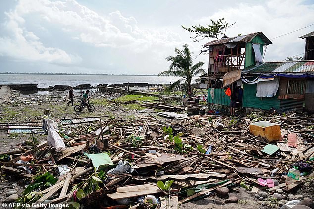 anh: bao phanfone tan pha philippines, it nhat 28 nguoi thiet mang hinh 4