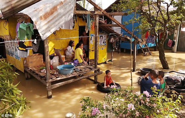 anh: bao phanfone tan pha philippines, it nhat 28 nguoi thiet mang hinh 8