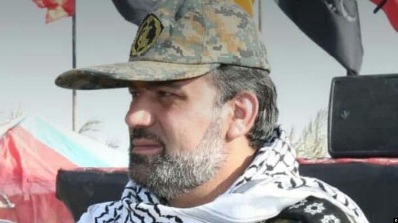 chi huy dan quan iran than can voi tuong soleimani bi ban chet  hinh 1