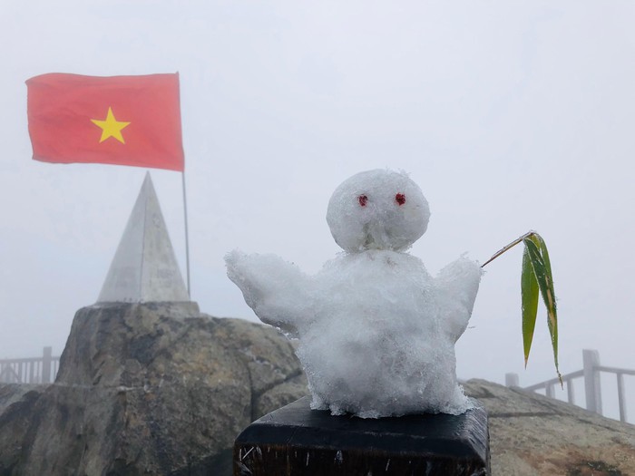 am 3 do fansipan hoa chau au, bang tuyet phu khap noi hinh 2