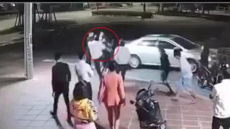 tam giu doi tuong danh chet nguoi vi mau thuan tai quan karaoke hinh 1