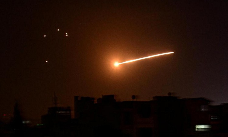israel khong kich syria va dai gaza, phong khong syria dap tra hinh 1