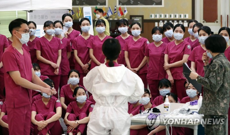 han quoc ghi nhan 32 ca tu vong va 5.328 ca nhiem virus sar-cov-2 hinh 1