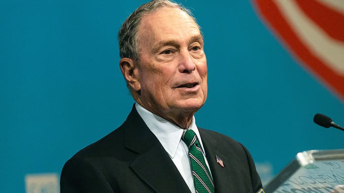 ty phu bloomberg tu bo cuoc dua, quay sang ung ho ong biden hinh 1