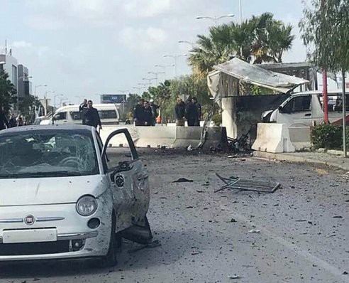 danh bom lieu chet gan dai su quan my o tunisia hinh 1