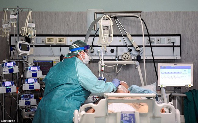 khong dau hang covid-19, italy nay ra sang kien bien bi kich thanh co hoi hinh 1