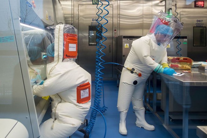 tranh cai ve nguon goc virus sars-cov-2 tiep tuc "nong len" hinh 1