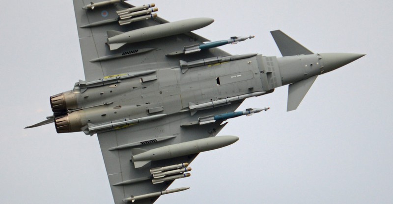 duc "dau dau" vi thuong vu mua tiem kich hat nhan thay the tornado hinh 1