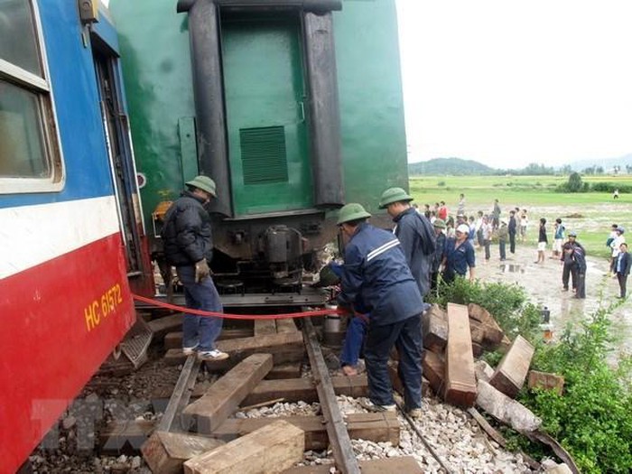 tau trat banh, duong sat bac-nam tam ngung phuc vu trong nhieu gio hinh 1