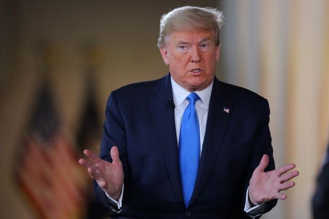 tong thong trump am tinh voi covid-19 sau khi 1 phu ta bi mac benh hinh 1