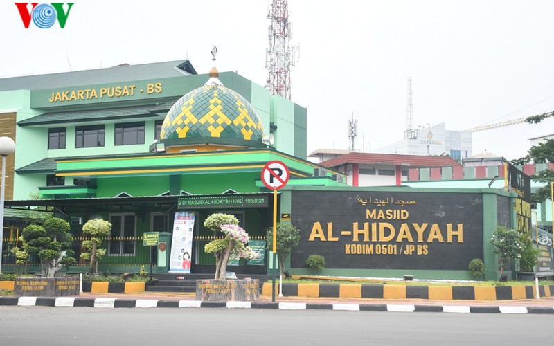 mo cua san bay va cho, indonesia dang "lieu linh" voi dich covid-19? hinh 2