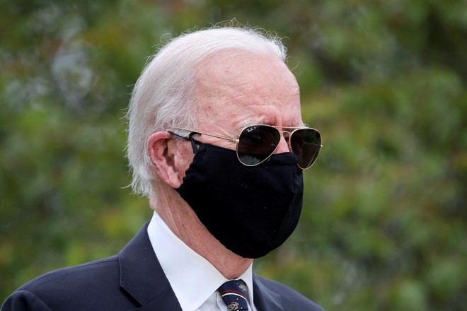 doi thu joe biden chi trich ong trump vi khong deo khau trang hinh 1