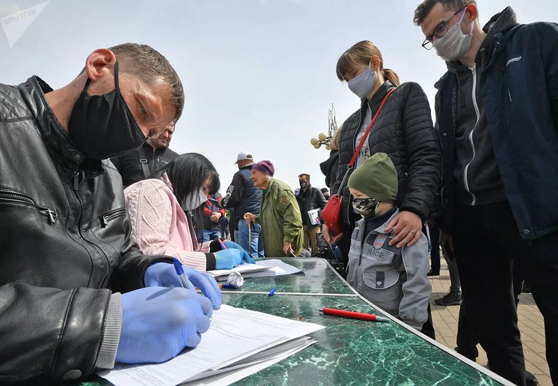 cuoc bo phieu bau cu tong thong belarus dien ra o 3 thanh pho cua nga hinh 1