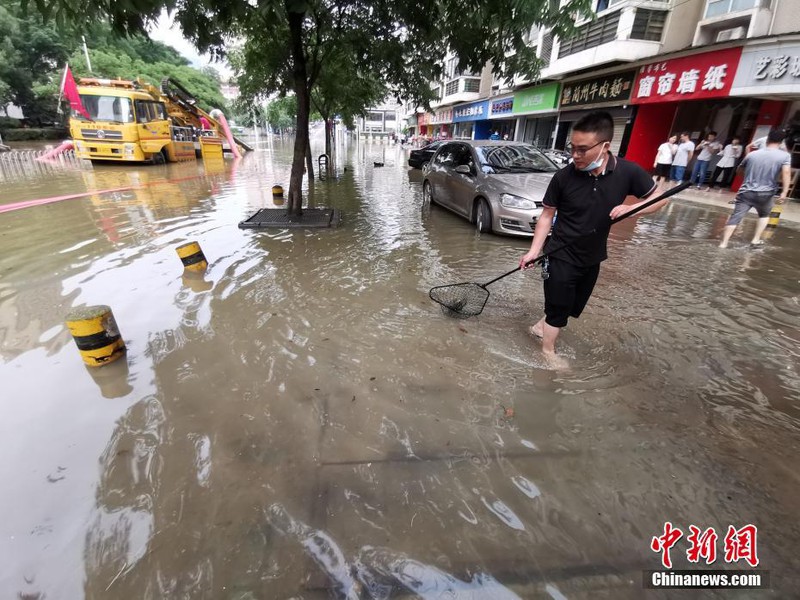 trung quoc tiep tuc canh bao mua lon ngay thu 30 lien tiep hinh 1