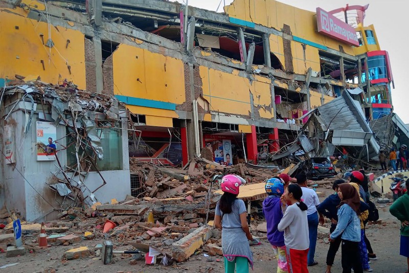 indonesia trai qua 3 tran dong dat manh 5 do trong mot ngay hinh 1