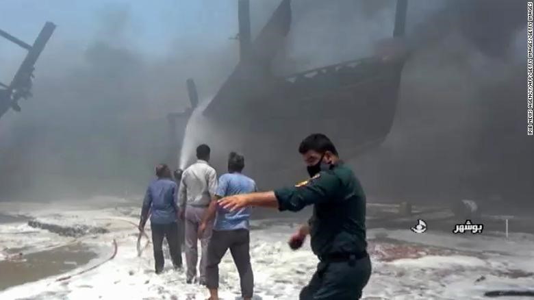 video: mot loat tau cua iran boc chay du doi, su co bat thuong tiep dien hinh 1