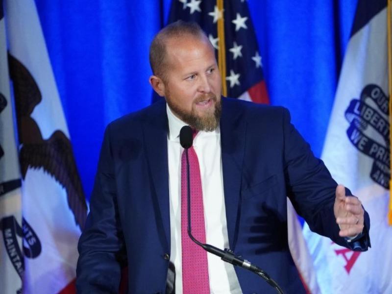 tut hau truoc doi thu biden, trump quyet "thay mau" doi ngu tranh cu hinh 1