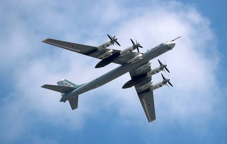 oanh tac co nguy hiem nhat cua nga tu-95msm sap tung canh tren bau troi hinh 1