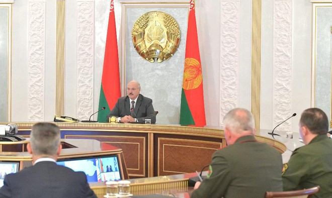 belarus roi vao vong xoay bat on, tong thong ra lenh ngan bao dong hinh 1