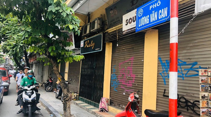 hang loat cua hang "cua dong, then cai" tren pho co ha noi von sam uat hinh 1