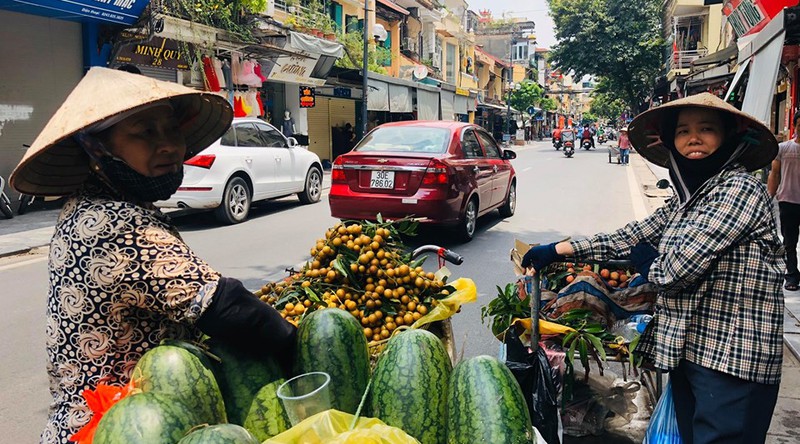 hang loat cua hang "cua dong, then cai" tren pho co ha noi von sam uat hinh 13