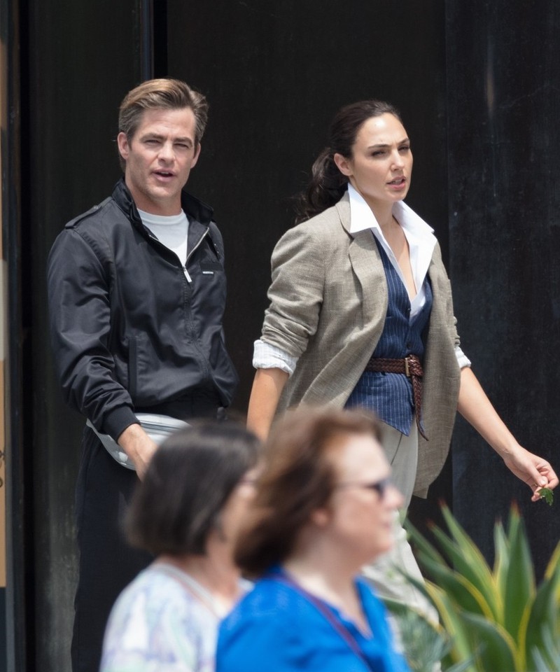  bom tan "wonder woman 1984" he lo tao hinh quyen ru cua gal gadot hinh 4