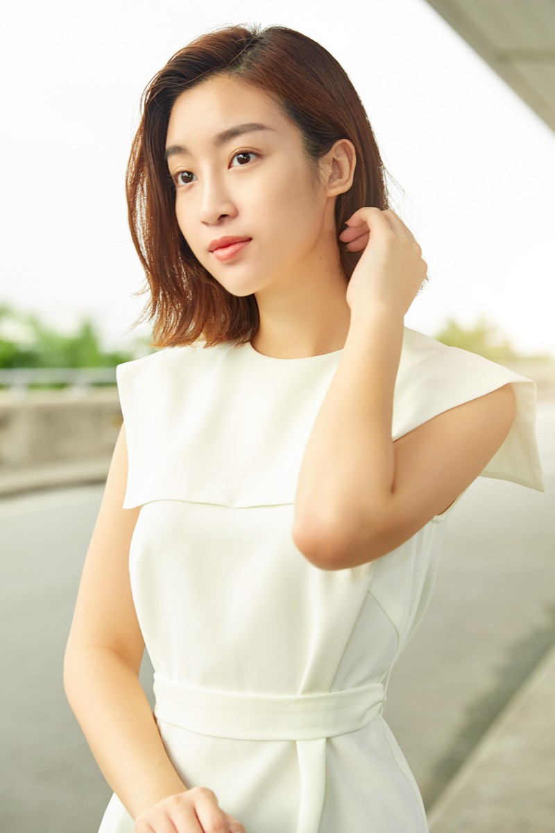 hoa hau do my linh va phuong ly do mat moc xinh dep tai san bay hinh 4