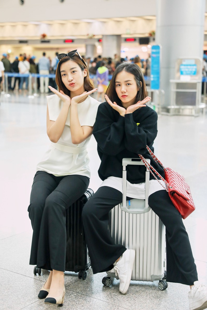 hoa hau do my linh va phuong ly do mat moc xinh dep tai san bay hinh 15
